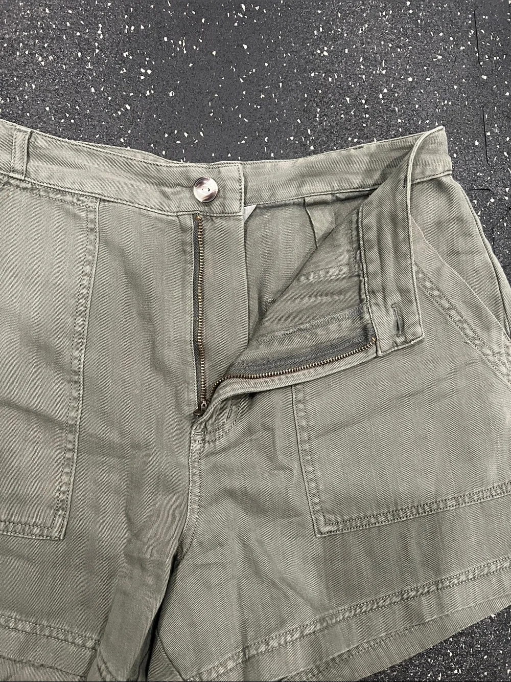 Casual High-Rise Utility Shorts in Olive Green - Picture 4 of 6